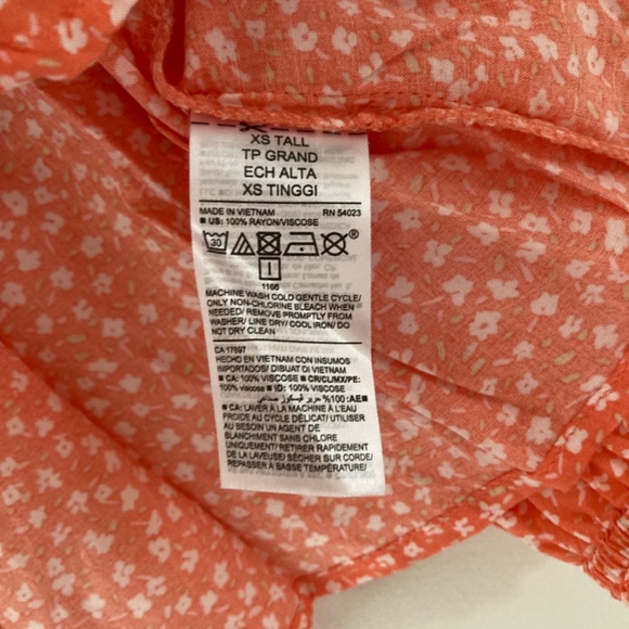 Old Navy XS-tall light floral blouse - Picture 5 of 5